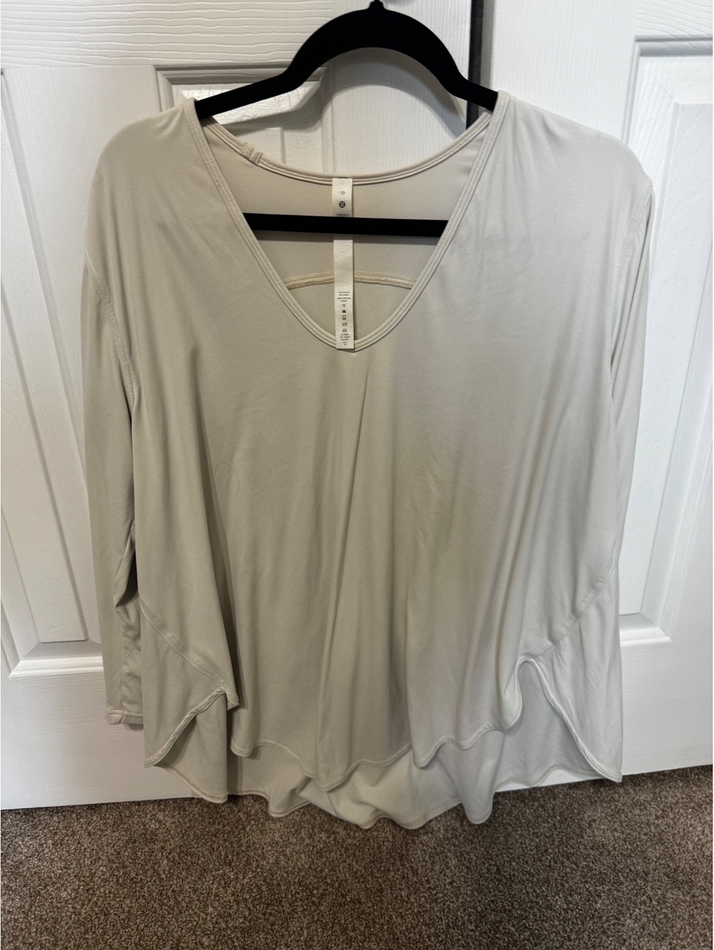Lululemon Women’s Size 10 Cream V Neck Long Sleeve Oversized Relaxed Top